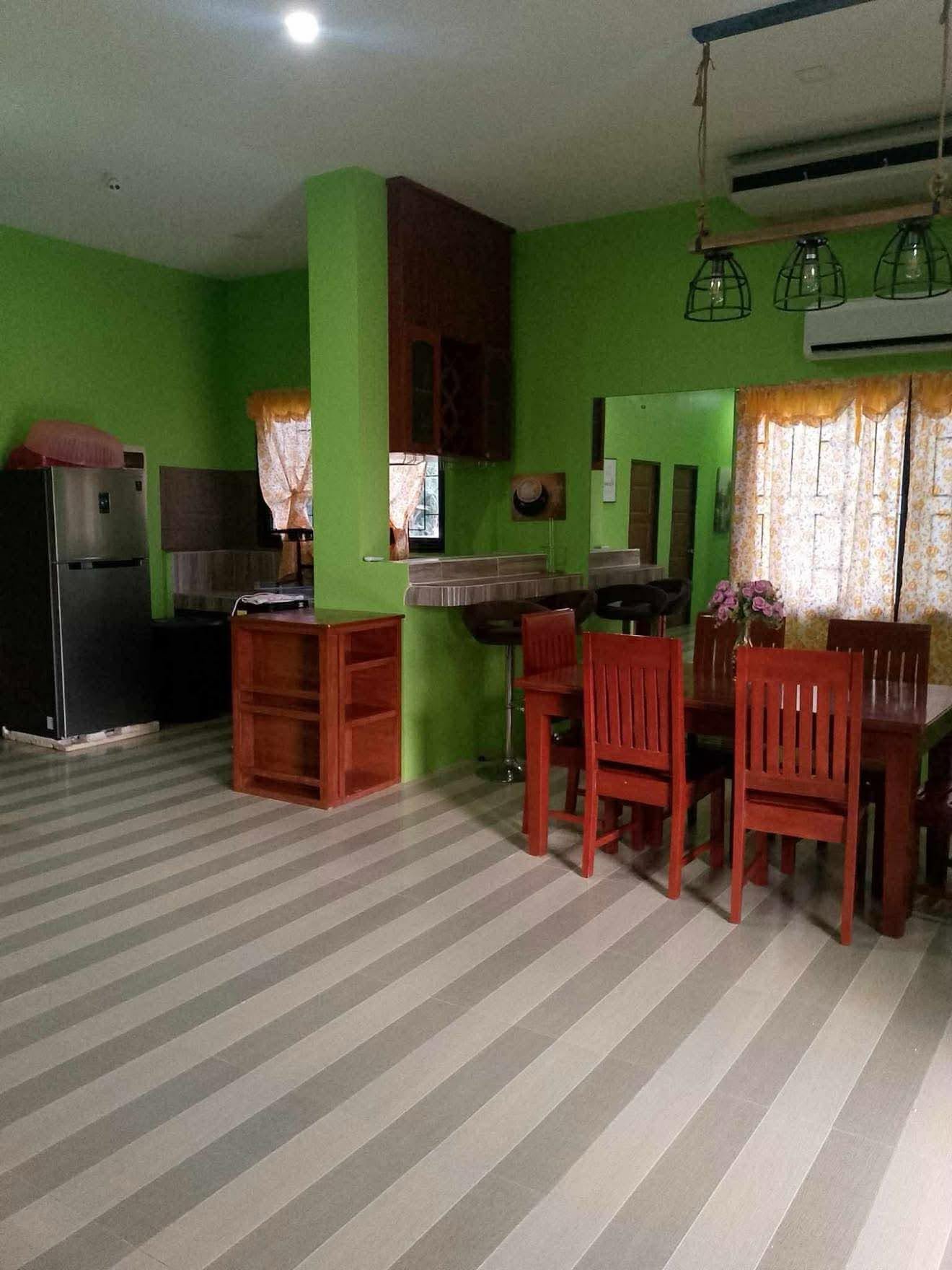 Full Kitchen and Grilling Station Area